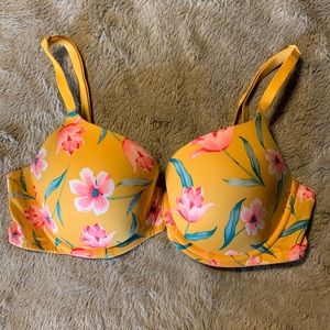 Victoria’s Secret PINK Wear Everywhere T-shirt Lightly Lined